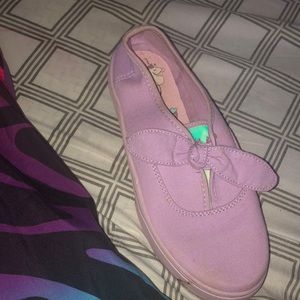 purple shoes